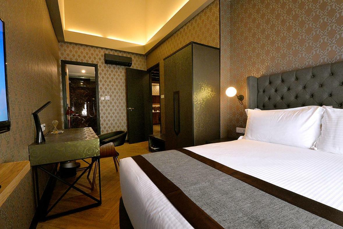 1969 Business Suites Bandar Botani, Ipoh Bagian luar foto